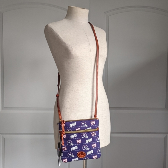 Dooney & Bourke NY Giants Licensed NFL Nylon Double Zip Crossbody Blue Red NWT - Picture 2 of 16